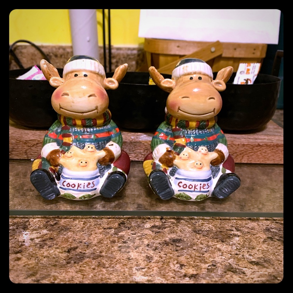 Moose Christmas  salt & pepper shaker.